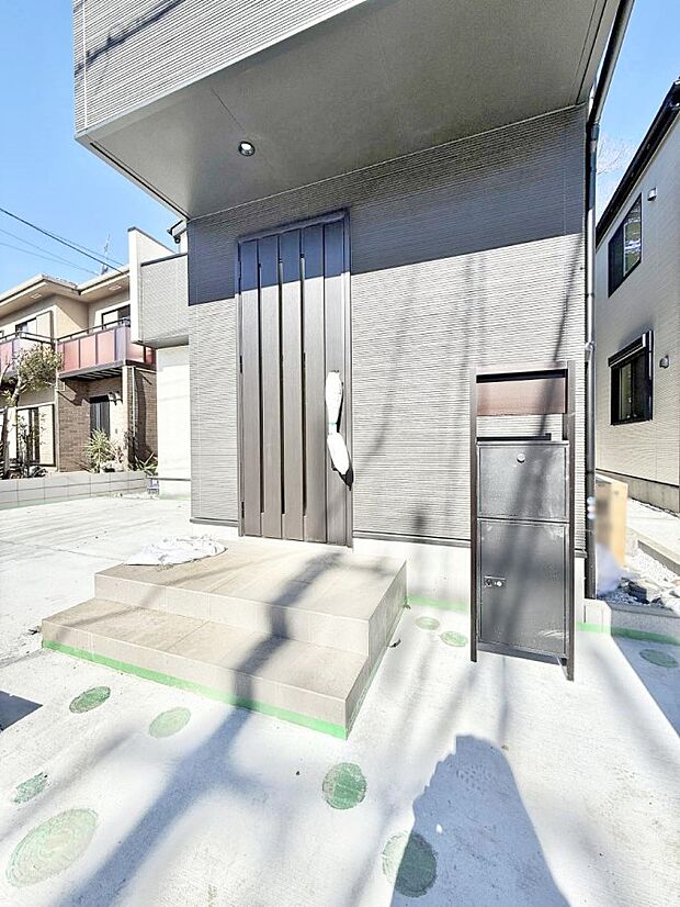 ■ シンプルで美しく、住まいの第一印象を彩る玄関です