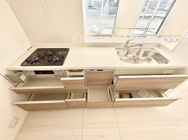 ■家族の絆を深める、温もりのあるキッチン