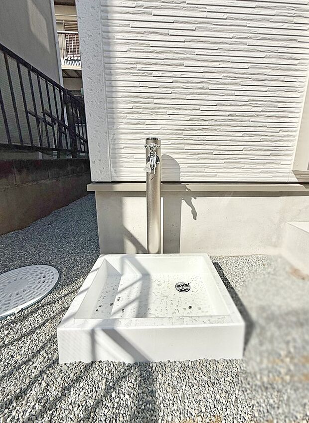 ■ガーデニングや洗車などの際に大活躍な屋外立水栓  