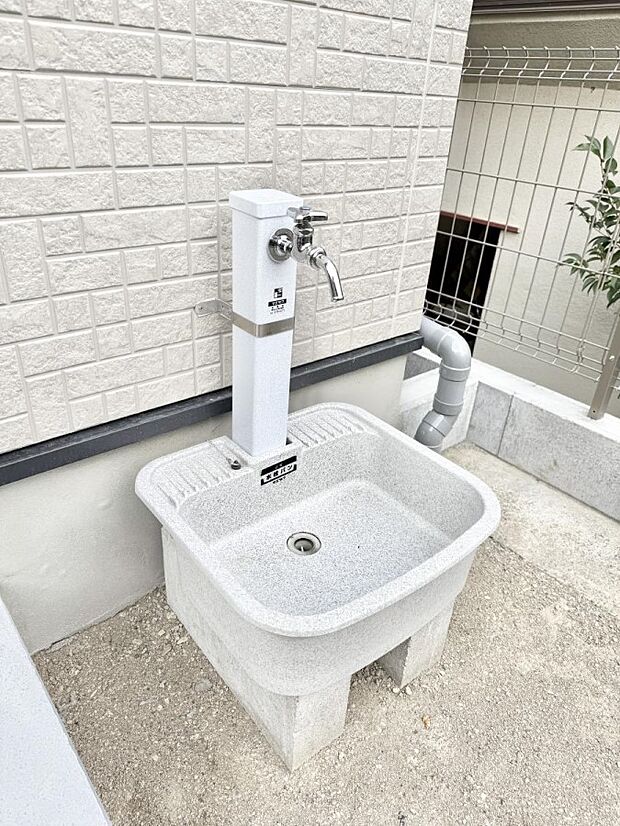 ■ガーデニングや洗車などの際に大活躍な屋外立水栓