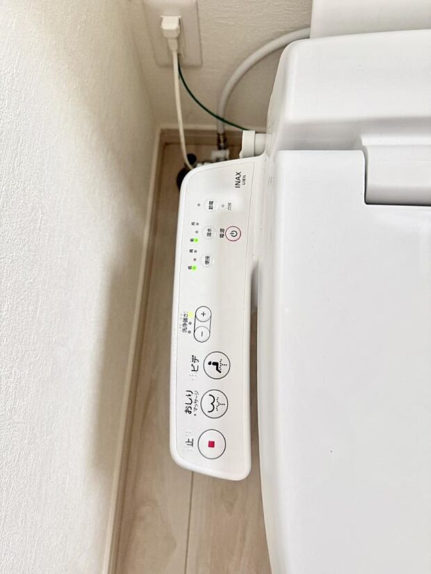 ■温水洗浄で快適、清潔感が保たれるシャワートイレ