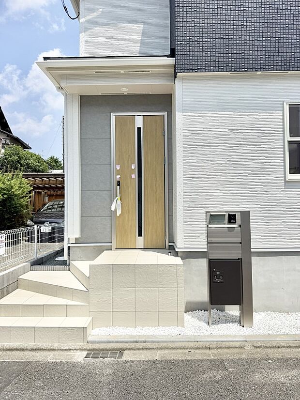 ■ 家族とゲストをやさしく迎える、心温まる玄関