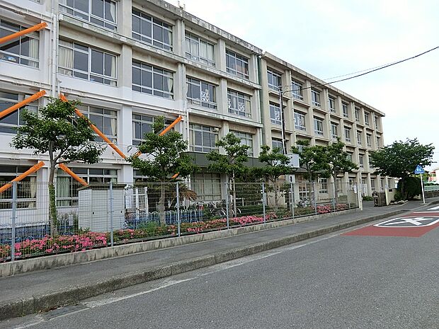 小学校 670m 藤沢市立羽鳥小学校