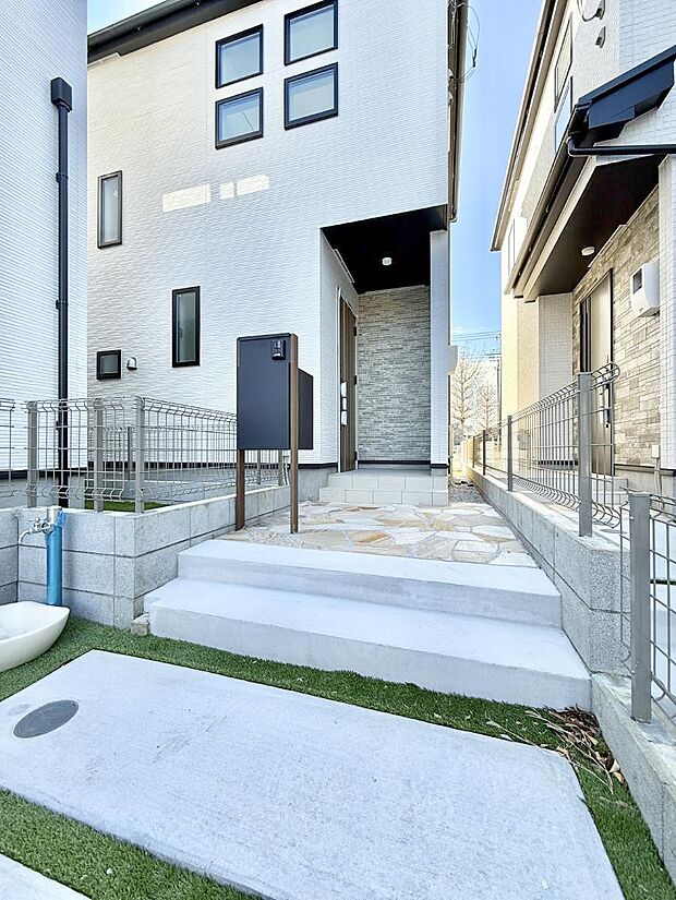 ■ 心地よい暮らしへとつながる、温かい玄関