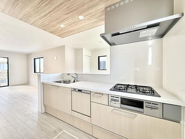 ■シンプルで機能的、毎日使いやすいキッチン