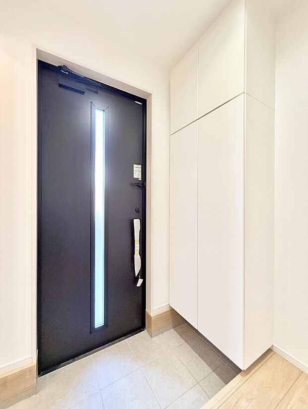 2号棟 ■玄関はお家の顔!おしゃれな玄関でお客様をお迎え!