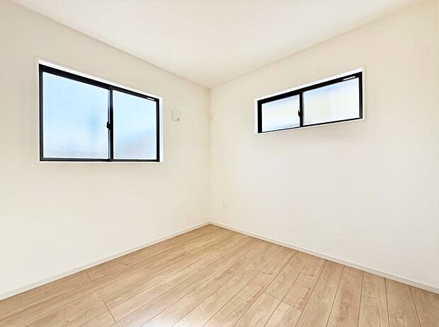 ■シンプルな空間で、収納付きベッドやデスクなど、多機能な家具を活用しやすいです