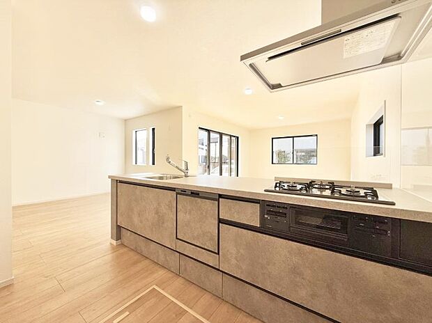 ■シンプルで機能的、毎日使いやすいキッチン