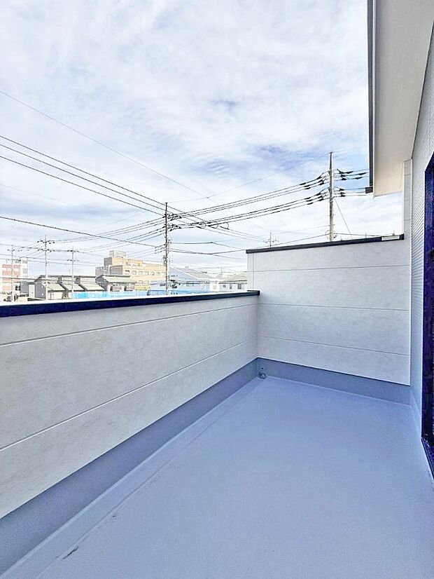 ■ 心地よい風と光を感じる、くつろぎのバルコニー