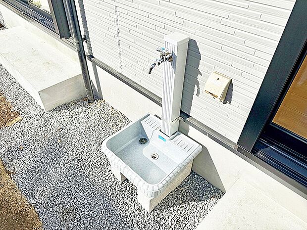 ■ガーデニングや洗車などの際に大活躍な屋外立水栓  