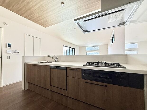 ■シンプルで機能的、毎日使いやすいキッチン