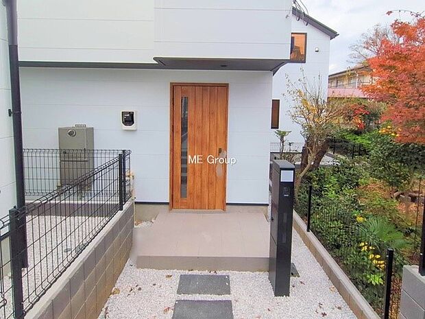 ■ シンプルで美しく、住まいの第一印象を彩る玄関です