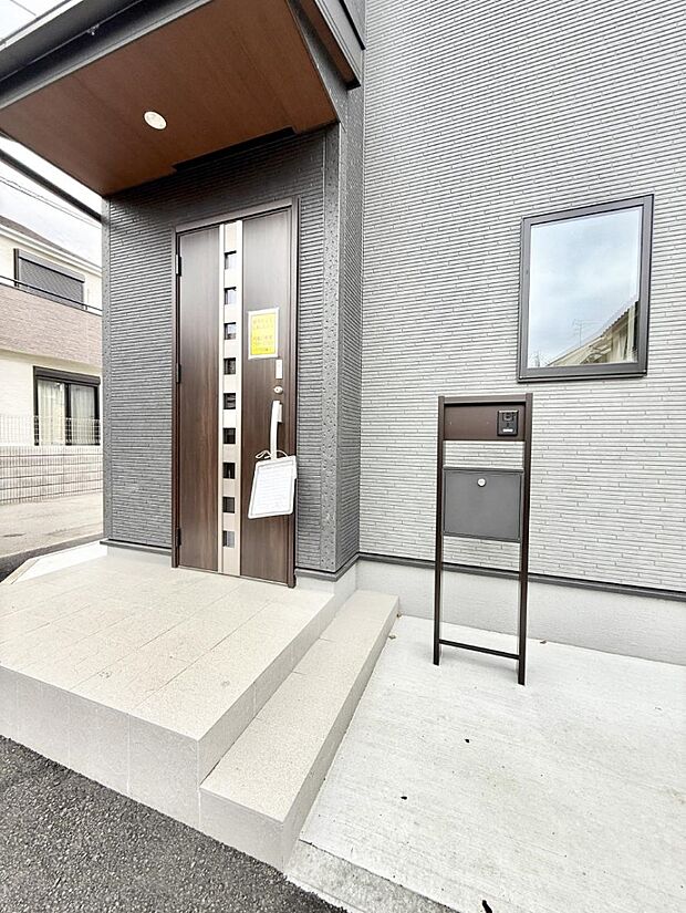 ■ 心地よい暮らしへとつながる、温かい玄関