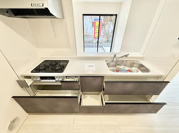 ■シンプルで機能的、毎日使いやすいキッチン