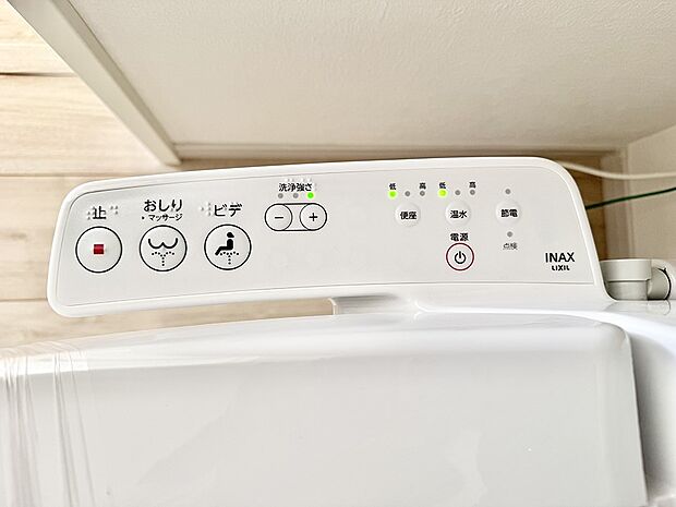 ■温水洗浄で快適、清潔感が保たれるシャワートイレ