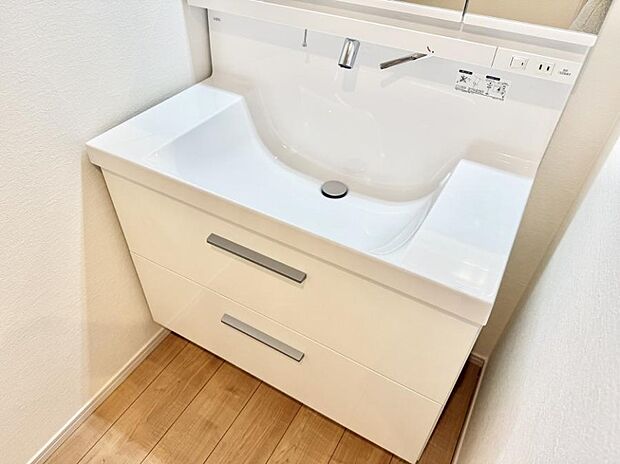 ■細かい部分まで洗いやすく便利なハンドシャワー付き