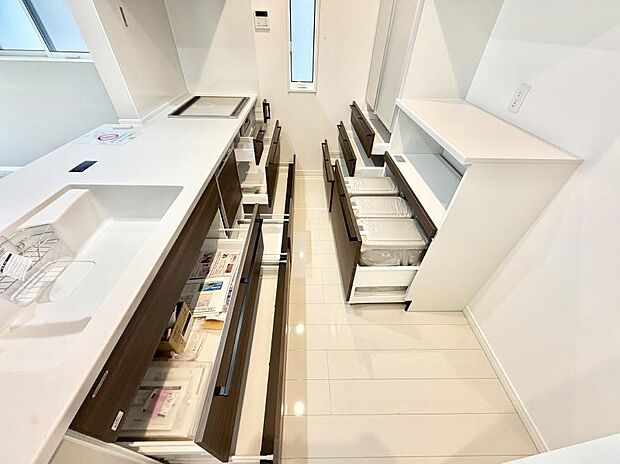 ■シンプルで機能的、毎日使いやすいキッチン