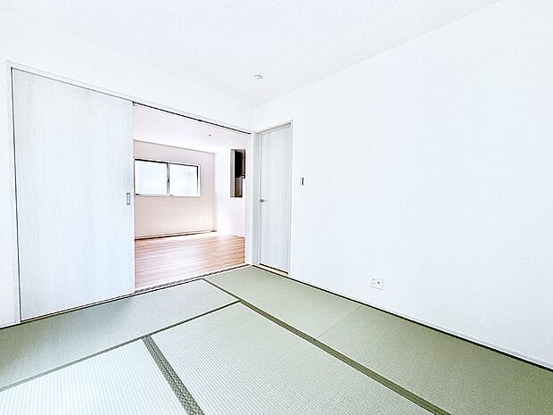11号棟 ■落ち着いた色合いのお部屋で穏やかな時間を楽しめます