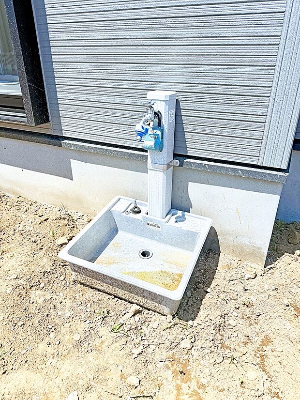 9号棟 ■ガーデニングや洗車などの際に大活躍な屋外立水栓