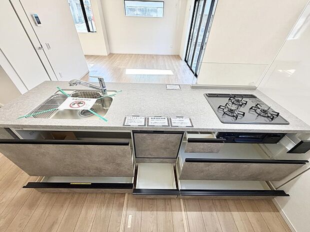 ■家族の絆を深める、温もりのあるキッチン