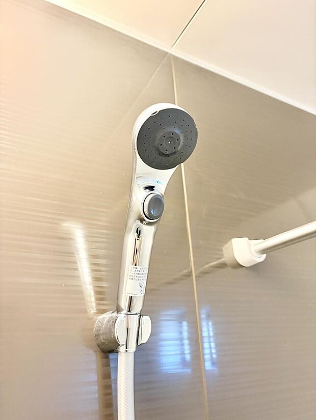 ■手元で簡単に止水できるため、水の無駄遣いを減らすことができます。