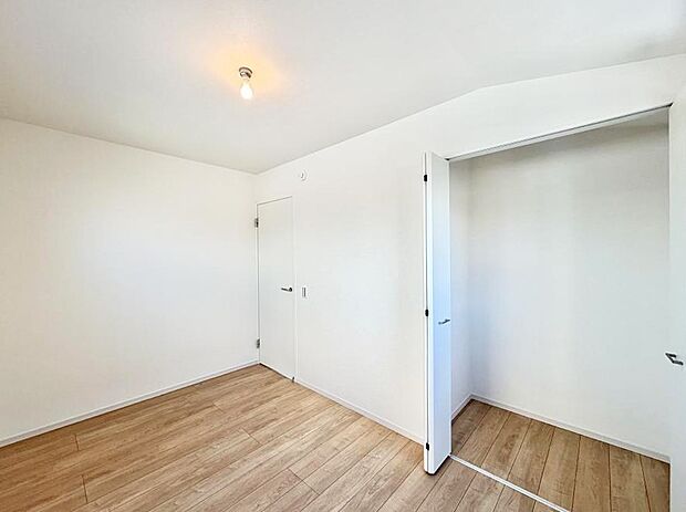 ■落ち着いた色合いのお部屋で穏やかな時間を楽しめます