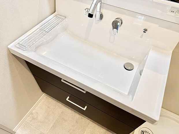 ■手洗いや顔を洗う時も快適に使える便利なシャワー