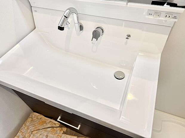 ■手洗いや顔を洗う時も快適に使える便利なシャワー