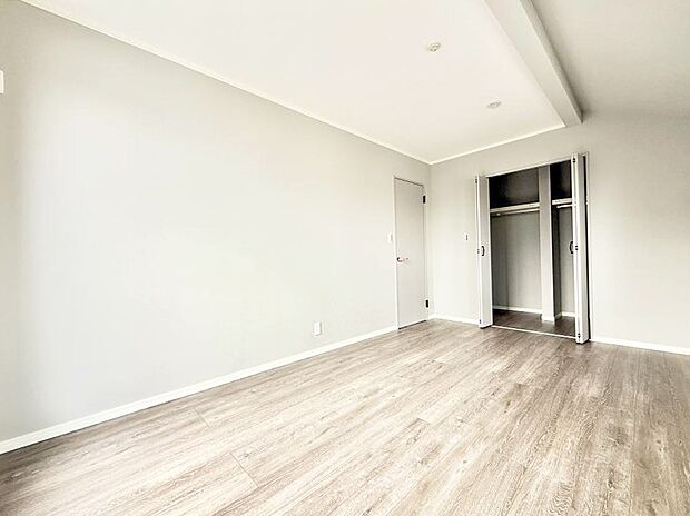 B号棟 ■落ち着いた色合いのお部屋で穏やかな時間を楽しめます