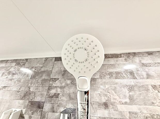 ■手元で簡単に止水できるため、水の無駄遣いを減らすことができます。