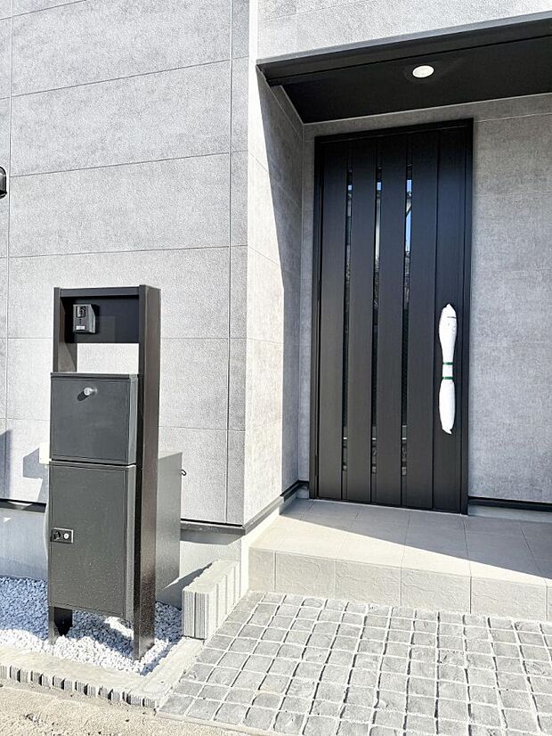 ■ 心地よい暮らしへとつながる、温かい玄関