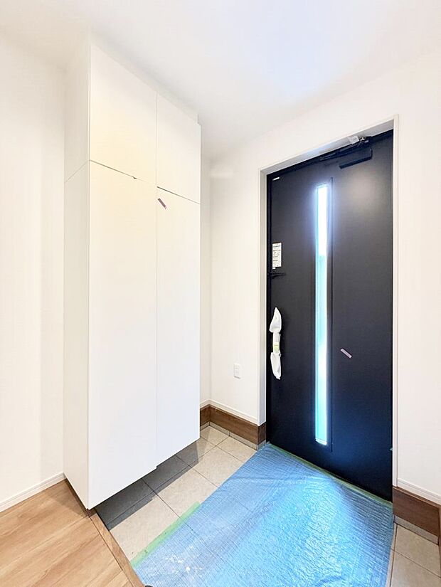 ■帰宅後すぐに収納!動線スムーズな土間収納あり