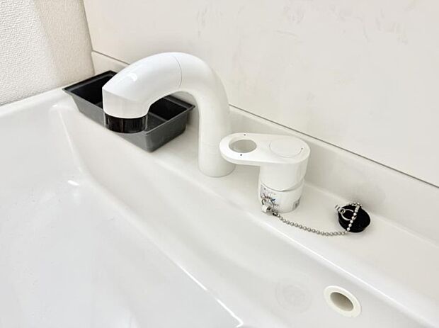 ■細かい部分まで洗いやすく便利なハンドシャワー付き