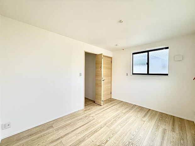 ■シンプルな空間で、収納付きベッドやデスクなど、多機能な家具を活用しやすいです