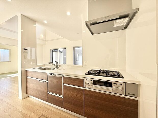 ■シンプルで機能的、毎日使いやすいキッチン