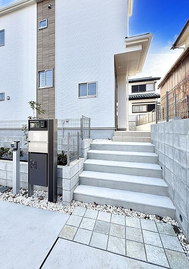 ■ 心地よい暮らしへとつながる、温かい玄関