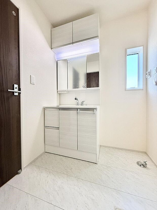 ■明るい洗面所は毎朝の歯磨きも楽しくできちゃいそうです♪