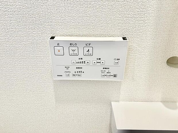 ■温水洗浄で快適、清潔感が保たれるシャワートイレ