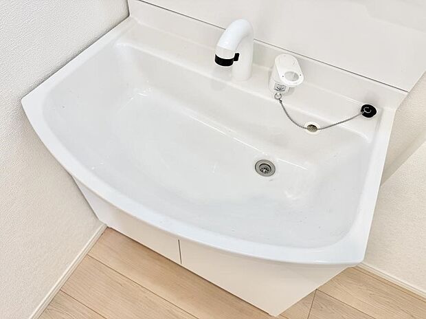 ■細かい部分まで洗いやすく便利なハンドシャワー付き