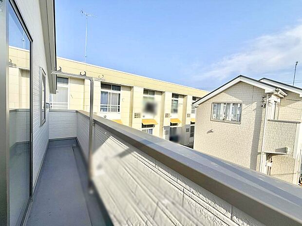 ■ 自然を身近に感じる、開放的なバルコニー