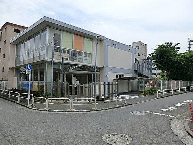 幼稚園・保育園 880m 稲城市立第六保育園