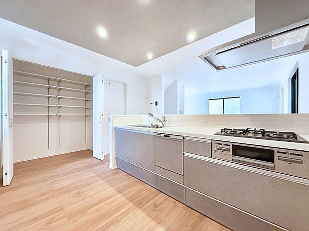 ■シンプルで機能的、毎日使いやすいキッチン