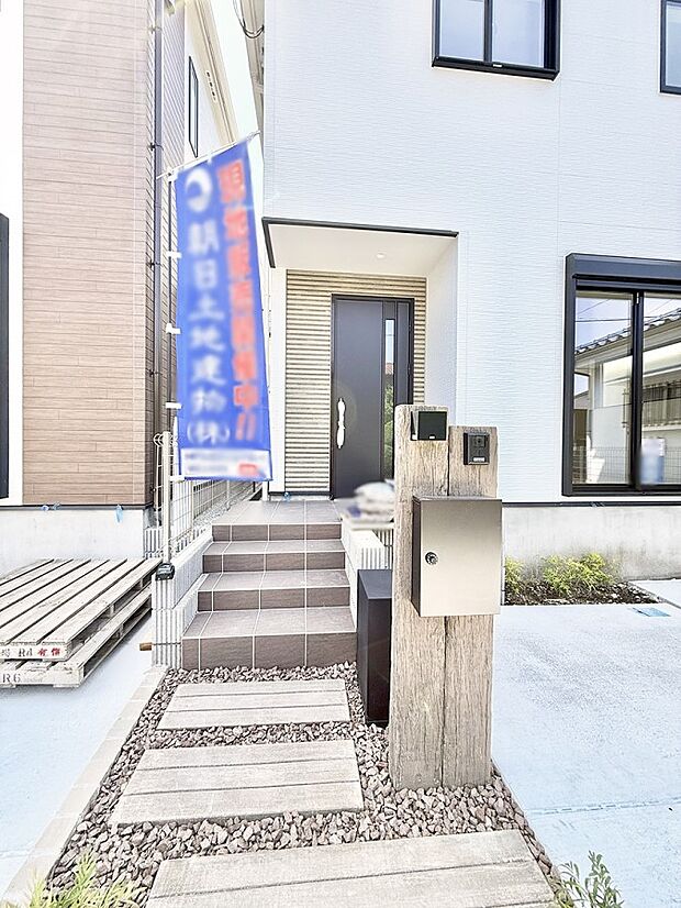 3号棟 ■ シンプルで美しく、住まいの第一印象を彩る玄関です