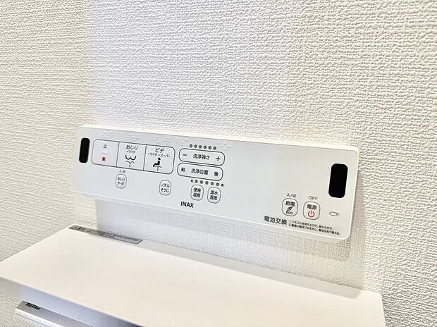 ■温水洗浄で快適、清潔感が保たれるシャワートイレ