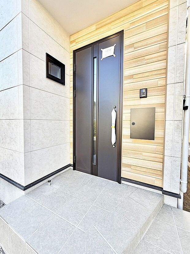 ■ 心地よい暮らしへとつながる、温かい玄関