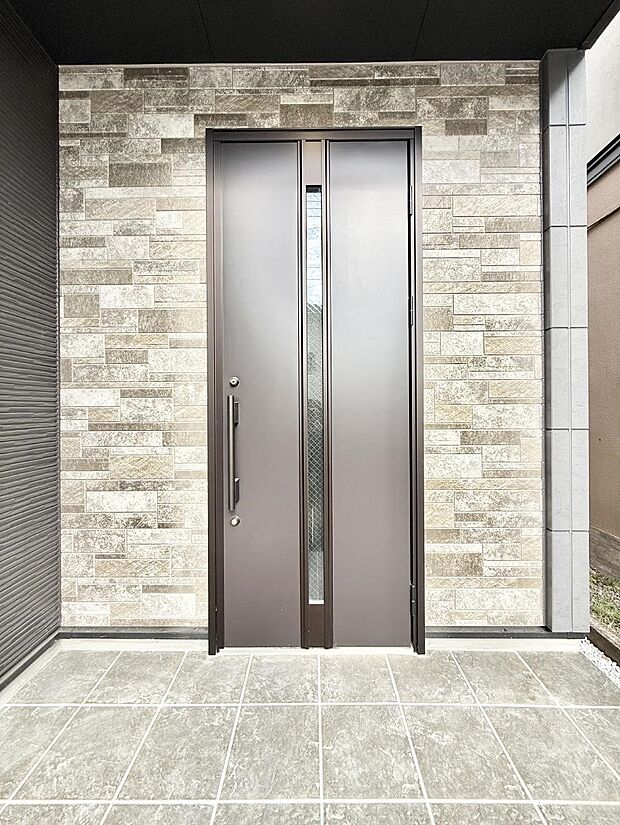 ■ シンプルで美しく、住まいの第一印象を彩る玄関です