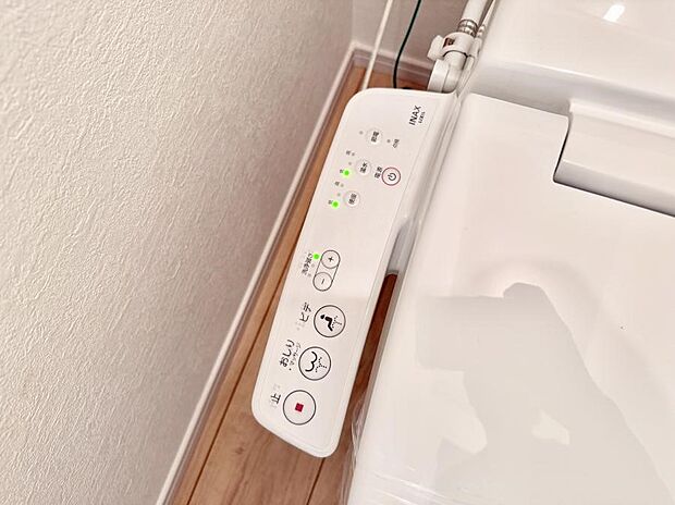 ■温水洗浄で快適、清潔感が保たれるシャワートイレ