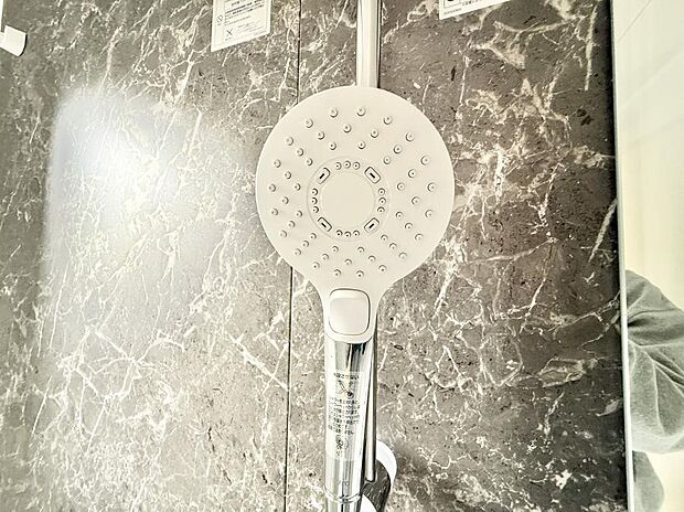 ■手元で簡単に止水できるため、水の無駄遣いを減らすことができます。