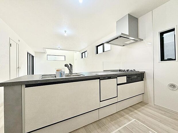 ■シンプルで機能的、毎日使いやすいキッチン