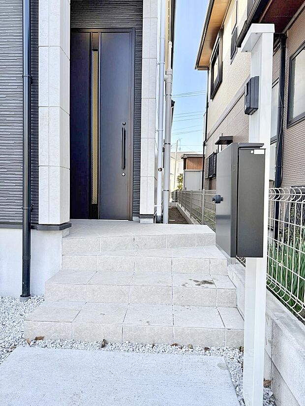 ■ 心地よい暮らしへとつながる、温かい玄関